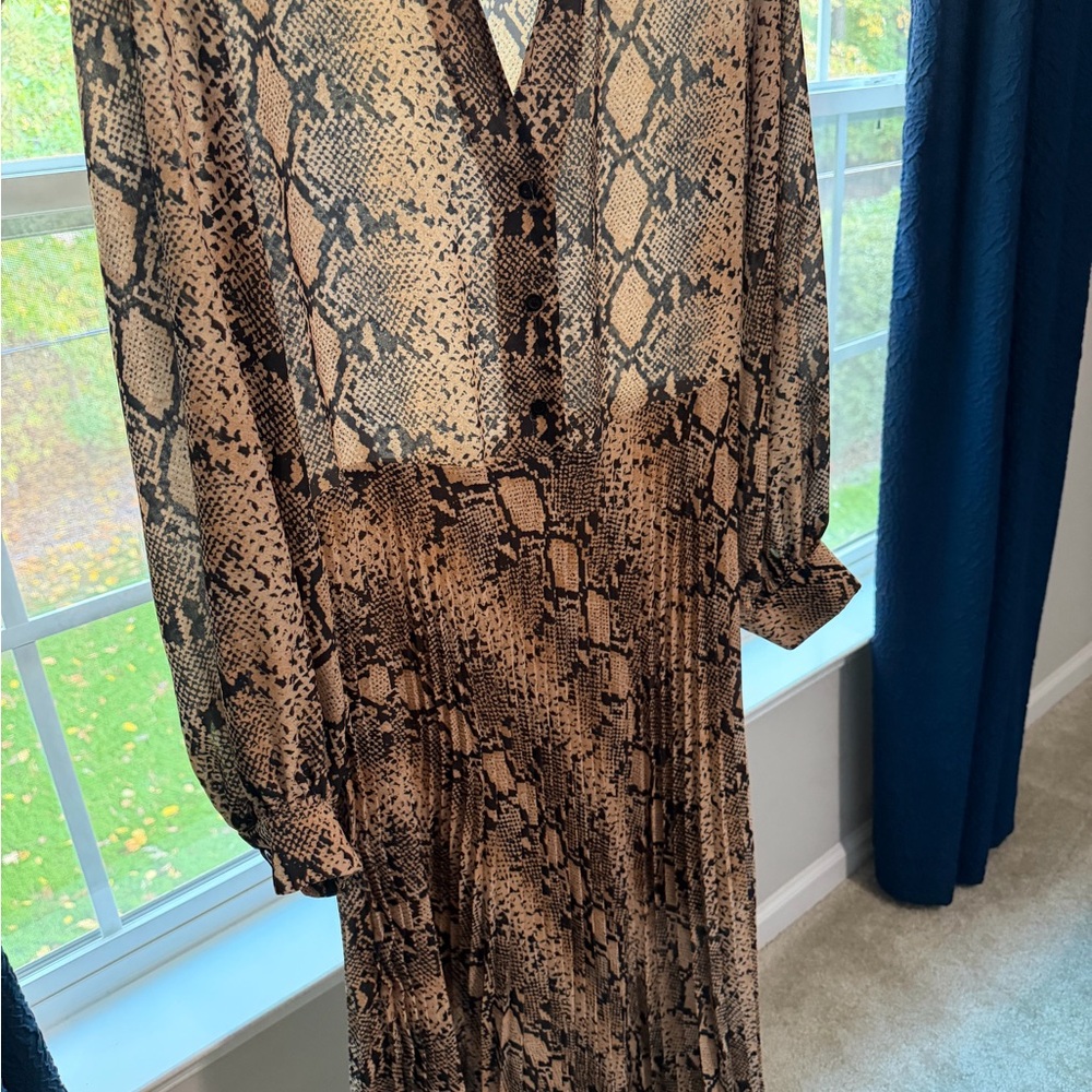 Dress - Picture 10 of 16